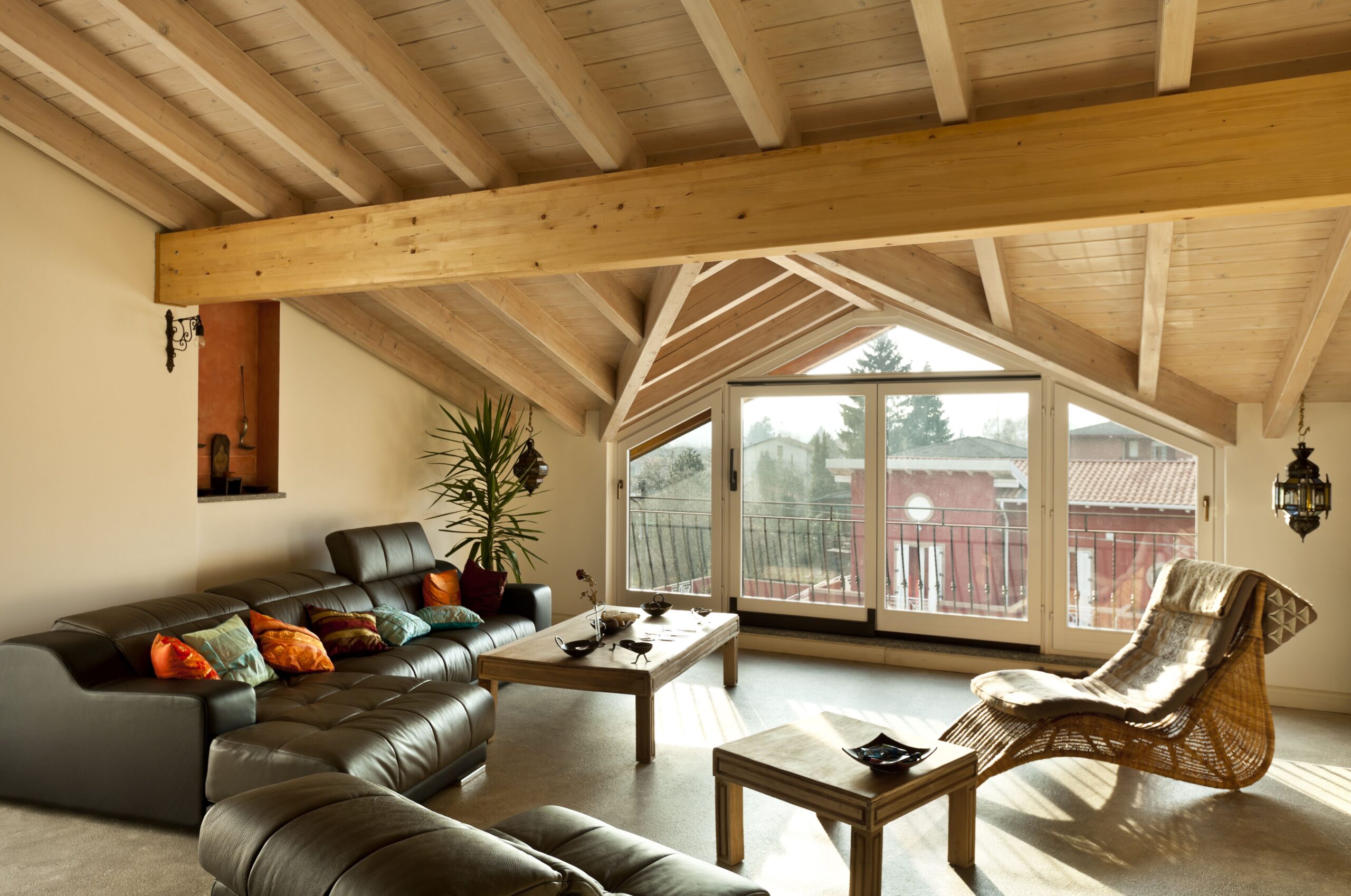 soffitto con travi a vista in legno lamellare